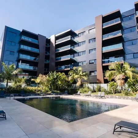 Modern Luxury Flat With Two Ensuite Bedrooms Pool Appartement *