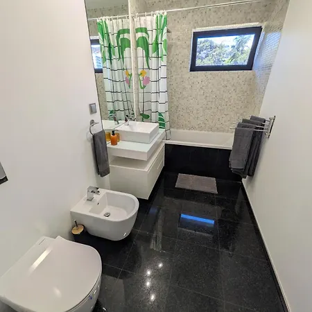 Modern Luxury Flat With Two Ensuite Bedrooms Pool *