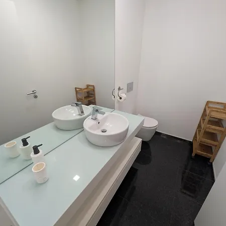 Modern Luxury Flat With Two Ensuite Bedrooms Pool Appartement *