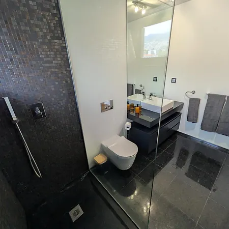 Modern Luxury Flat With Two Ensuite Bedrooms Pool *