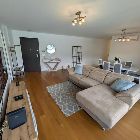 Modern Luxury Flat With Two Ensuite Bedrooms Pool Appartement