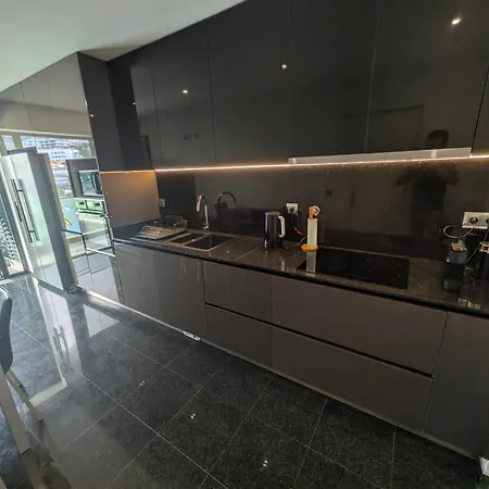 Modern Luxury Flat With Two Ensuite Bedrooms Pool Appartement